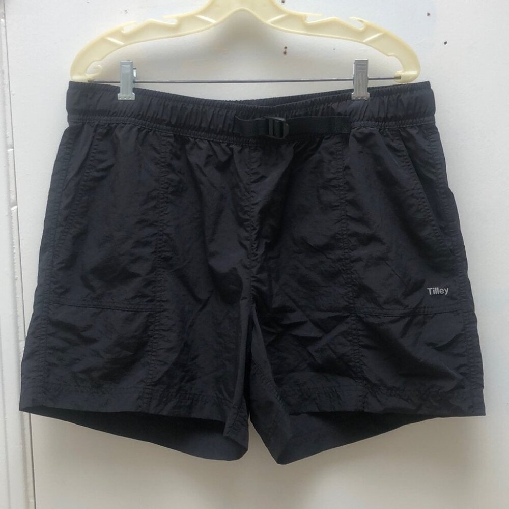 Tilley flat front  nylon shorts buckle closure size large, four pockets